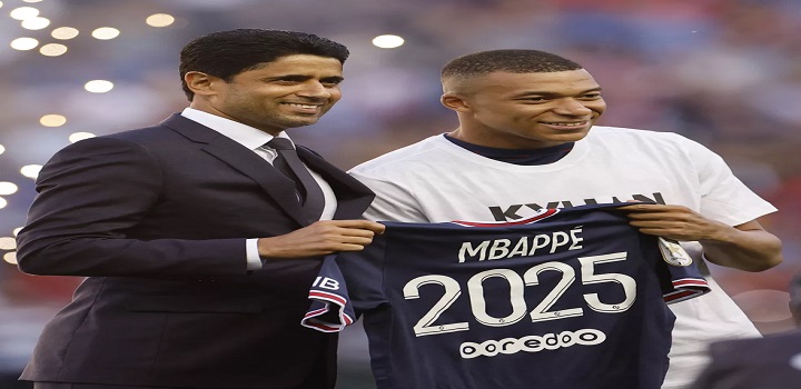 O PSG anunciou oficialmente neste sábado a renovação do contrato do atacante Mbappé.