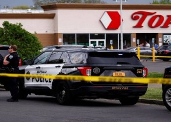 Ao menos dez pessoas morreram neste sábado (14) num ataque a tiros num supermercado de Buffalo, no estado de Nova York