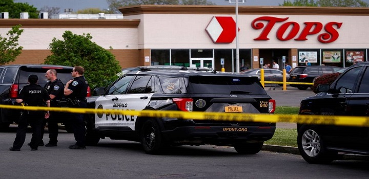 Ao menos dez pessoas morreram neste sábado (14) num ataque a tiros num supermercado de Buffalo, no estado de Nova York