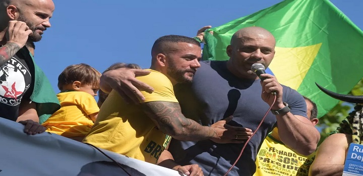 Daniel Silveira participa de manifestacao