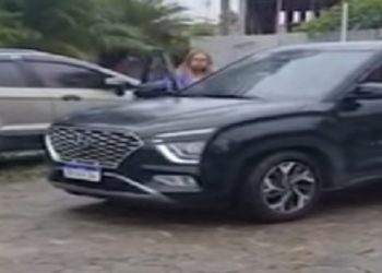 Defensora pública aposentada chama entregador de 'macaco' em Niterói, RJ; VÍDEO
