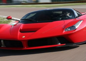 ferrari paga R$ 554.233,35 só de Imposto sobre Propriedades de Veículos Automotores; IPVA.