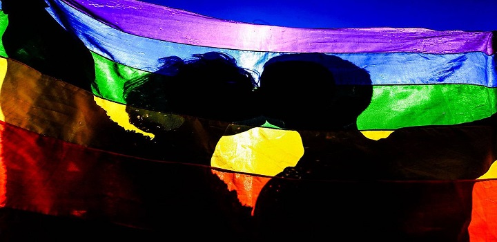 17 de maio, celebra-se o Dia Mundial e Nacional de combate à LGBTfobia Ativistas na Parada LGBTQIA+ de Santiago, Chile, em 2017