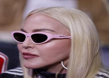 Madonna marcou presença em uma luta entre Gervonta Davis e Rolando Romero, pelo Campeonato Mundial de Pesos Leves, no Barclays Center, em Nova York, e encantou com a escolha de seu look e sua pele lisíssima