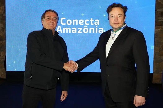 Musk e Bolsonaro se reunem para tratar de satelites na Amazonia