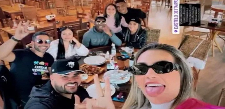 meio-campista Patrick de Paula, do Botafogo, e alguns amigos foram convidados a se retirarem de um restaurante em Petrópolis