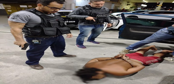 Um homem foi preso em flagrante na noite desta sexta-feira (6) em São Pedro da Aldeia, na Região dos Lagos do Rio, por torturar a companheira e o filho dela,