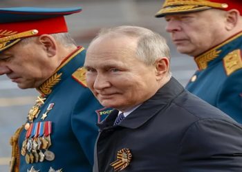 O presidente da Rússia, Vladimir Putin, afirmou nesta segunda-feira (9) que o exército do país luta na Ucrânia para defender a "pátria" contra uma "ameaça inaceitável" representada pelo vizinho apoiado pelo Ocidente.