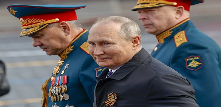 O presidente da Rússia, Vladimir Putin, afirmou nesta segunda-feira (9) que o exército do país luta na Ucrânia para defender a "pátria" contra uma "ameaça inaceitável" representada pelo vizinho apoiado pelo Ocidente.