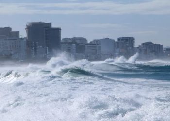 Ciclone pode trazer ressaca e ondas de 4 metros ao rj