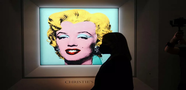 Retrato de Marilyn Monroe feito por Andy Warhol é leiloado por US$ 195 milhões e torna obra mais cara do século 20