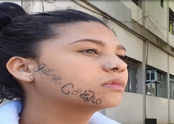 Ex-namorado tatua a força nome no rosto de jovem em taubaté
