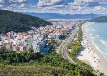 Ubatuba vai cobrar taxa de veículos que entrarem na cidade Município no litoral de São Paulo deve iniciar em junho os testes para cobrança de uma Taxa de Preservação Ambiental (TPA). Valores podem chegar a R$ 92