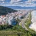 Ubatuba vai cobrar taxa de veículos que entrarem na cidade Município no litoral de São Paulo deve iniciar em junho os testes para cobrança de uma Taxa de Preservação Ambiental (TPA). Valores podem chegar a R$ 92