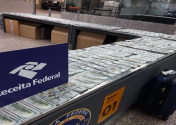Homem apreendido com US$ 500 mil em Guarulhos