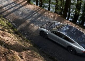 EMPRESA ANUNCIA LANÇAMENTO DE CARRO MOVIDO A ENERGIA SOLAR