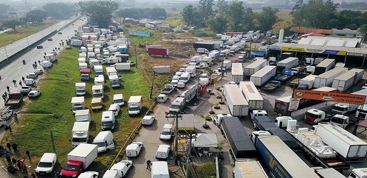 Saiba sobre o auxilio de R$ 400 aos caminhoneiros