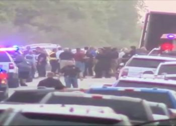 SAIBA SOBRE OS Mais de 40 são encontrados mortos dentro de caminhão nos EUA Os corpos estavam na carreta do caminhão encontrado no estado do Texas