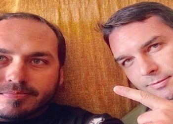 Saiba sobre a intriga entre Flavio e Carlos Bolsonaro pela campanha do pai