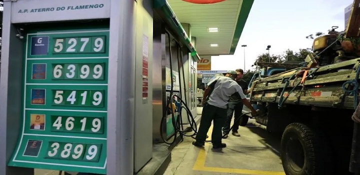 Petrobras reduz preço da gasolina
