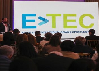 Governador Cláudio Castro lança projeto E-Tec para modernizar 50 Cieps; confira os contemplados