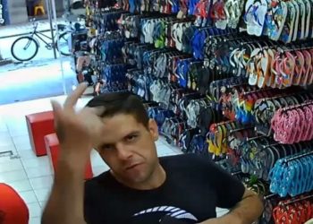 ASSALTO EM SÃO VICENTE, ASSALTANTE FALA COM CÂMERA DE SEGURANÇA, ASSALTOS