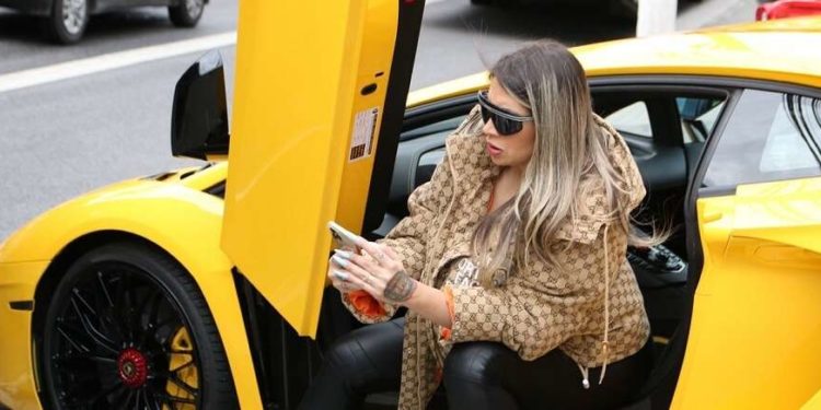 SAIBA SOBRE A INFLUENCER JUJU FERRARI QUE GANHOU CARRO DE r4 3 MILHÕES