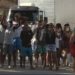 Moradores de Teolândia protestam contra cancelamento de festival e fecham trecho da BR-101; Gusttavo Lima era uma das atrações