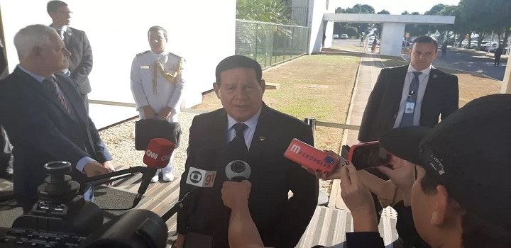 Vice Hamilton Mourão deseja sorte ao presidente da Colômbia