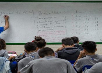 Edital de convocação de 600 professores aprovados em 2013 e 2014