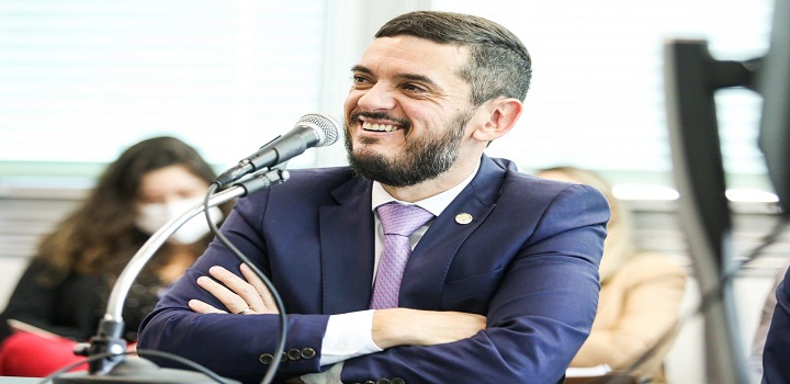 deputado Rodrigo Bacellar (PL) foi eleito de forma unânime presidente de comissão da alerj