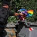 POLICIA DA TURQUIA COMBATE PARADA DO ORGULHO GAY