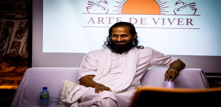 Mentor espiritual e instrutor da ONG Arte de Viver são suspeitos de assédio e importunação sexual