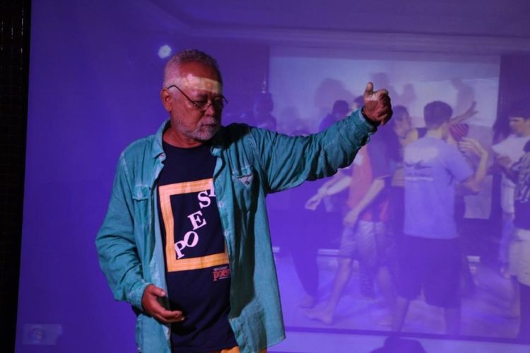 Arthur Gomes: Revirando a Tropicália no Santa Paciência, em Campos-RJ