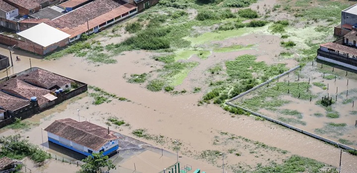 Chuvas deixam mortos e desabrigados no Nordeste e Sul do país; Alagoas é o estado mais prejudicado Estados como Alagoas, Pernambuco, Rio Grande do Norte e Santa Catarina enfrentam enchentes, deslizamentos, e outras consequências da grande quantidade de chuvas
