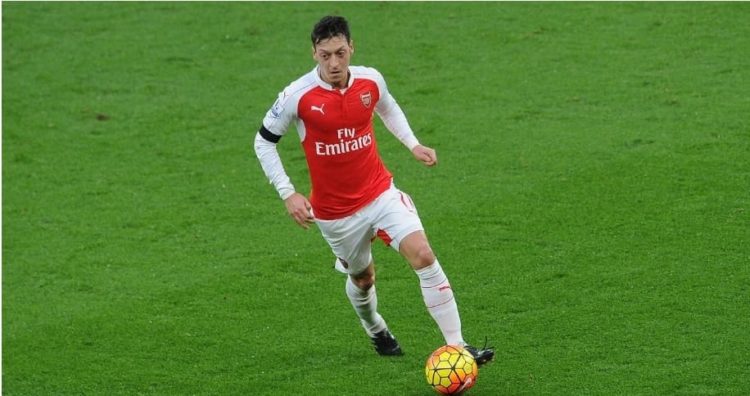 clube Mesut Ozil, que na temporada 2015/2016