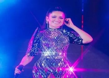 Juliette faz campanha para Lula durante show