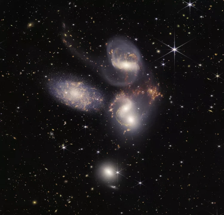Quinteto de Stephan (um grupo de cinco galáxias na constelação de Pégaso), fotografada pelo Telescópio James Webb — Foto: Telescópio James Webb/NASA, ESA, CSA, e STScI