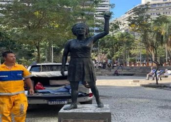 VEJA A ESTATUA DE MARIELLE FRANCO