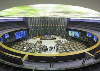 O Congresso Nacional promulgou hoje (14) a emenda à Constituição que prevê a criação de um estado de emergência para ampliar o pagamento de benefícios sociais até o fim do ano