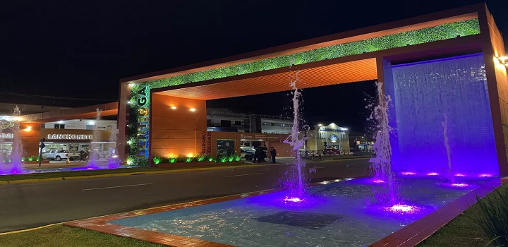 O novo portal de Bertioga, no litoral de São Paulo, virou alvo de piadas nas redes sociais após "viralizar" uma comparação com a fachada de um motel.