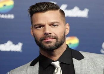 saiba sobre o cantor ricky martin acusado de violencia domestica