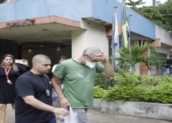 cônsul da Alemanha Uwe Herbert Hahn afirmou que seu marido, o belga Walter Henri Maximillen Biot, teve um surto, se levantando do sofá, começando a gritar e correndo apressadamente em direção a varanda da cobertura do casal,