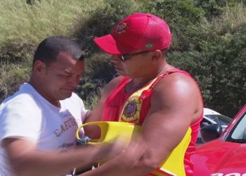 O jardineiro Nelson Nedy Ribeiro, de 53 anos, que ficou isolado por cinco dias na Ilha de Palmas, em Grumari, na Zona Oeste do Rio,