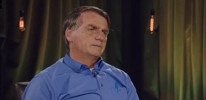 presidente Jair Bolsonaro repetiu a estratégia ontem, ao participar por quase três horas de uma entrevista com o jornalista Rica Perrone, do canal de Youtube Cara a Tapa.