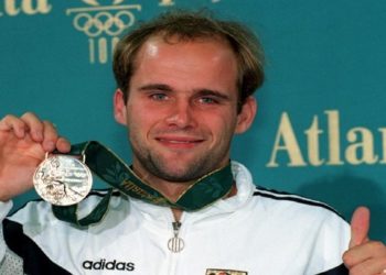 Ex-campeão olímpico revela em documentário como sofreu abusos de seu treinador dos 11 aos 25 anos. E denuncia rede de silêncio em torno dos delitos: "Associação de Natação passa por cima de cadáveres", afirma Jan Hempel.