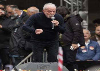 O ex-presidente Lula (PT) cometeu uma gafe em discurso no último sábado (20) em São Paulo ao condenar a violência contra as mulheres.