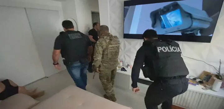 Suspeitos de aplicar 'golpe do motoboy' são presos no RJ — Foto: PCERJ/Reprodução