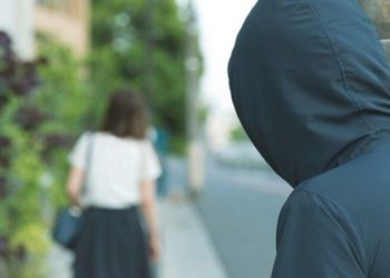 Trinta e cinco mandados de prisão foram cumpridos contra suspeitos de crimes contra mulheres na manhã desta segunda-feira (8) no estado do Rio de Janeiro.