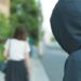 Trinta e cinco mandados de prisão foram cumpridos contra suspeitos de crimes contra mulheres na manhã desta segunda-feira (8) no estado do Rio de Janeiro.